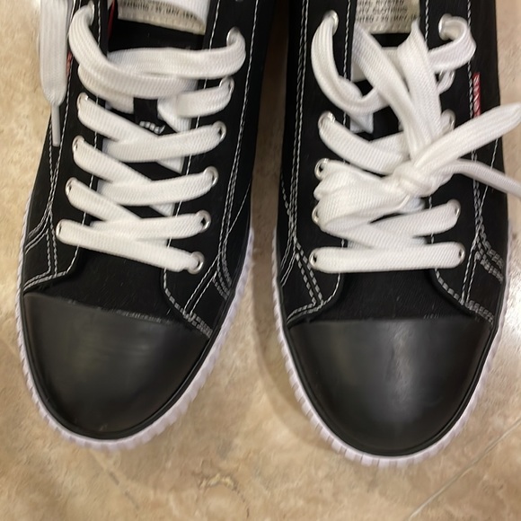 NEW Black and White Levi's Men's Sneakers in size 13 - Picture 2 of 6
